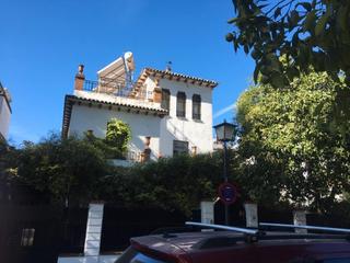 Maison jumelée à Calle uruguay 28. Chalet en venta en el barrio de heliopolis en sevilla