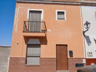 Casa adossada a Calle olivo 4. Vivienda unifamiliar en venta en gerena