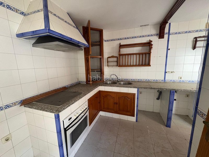 Foto 03b1b6e2-7954-4e4f-9fd5-c7722b6ba89e. Casa adossada amb xemeneia aparcament a colores - entreparques Sevilla
