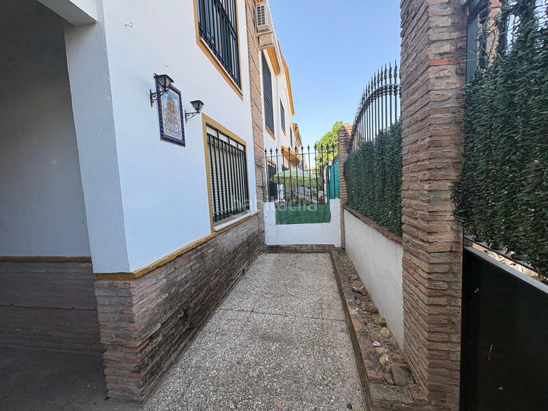 Foto dd228dd2-c19f-48f5-929d-0a628daab92d. Casa adossada amb xemeneia aparcament a colores - entreparques Sevilla