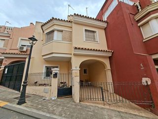 Maison jumelée  Calle camilo josé cela. Adosada en venta en castilleja de guzman