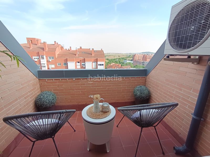 Foto fffda0ce-77b8-4eec-a510-1554fae6ade2. Àtic amb calefacció aparcament piscina a Butarque Madrid