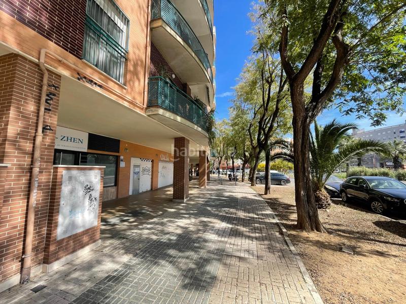 Foto 2f68d262-bf4e-4d0e-ac43-4caf9b8befec. Lloguer local comercial a avenida ciencias las 25 a Sevilla