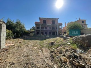 Chalet in Urbanizacion la colina 1020. Parcela de 729 m2 con vivienda en construcción y vistas privileg