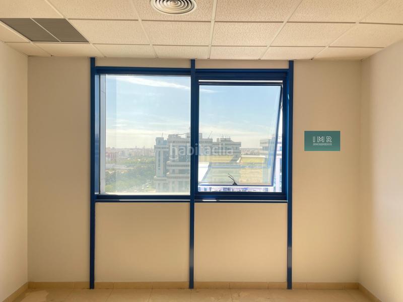 Foto f4a543d8-6429-49d9-83d0-15271d750517. Oficina  en venta en torneo parque empresarial en Sevilla