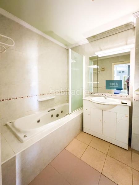 Foto d94de687-9dd2-4f60-84a6-479a8c6c0afd. Zweistöckige wohnung mit parking pool in San Vicente Sevilla