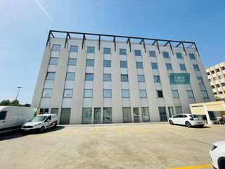 Office space in Avenida averroes 1. Oficina en venta en eurosevilla  ubicación estratégica en sevill