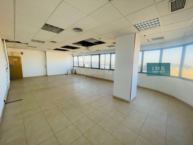Foto e38f8aa5-a6cb-4ad7-90eb-dc4fb966df38. Oficina a calle astronomía 1 a San Jerónimo - La Bachillera Sevilla