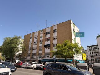 Pis  Avenida san lazaro 2. Oportunidad única junto al hospital macarena! piso súper luminos