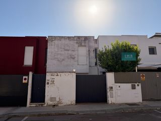 Maison jumelée  Calle puerta de la macarena 50. Gran oportunidad en bormujos! adosado con dos patios para diseña