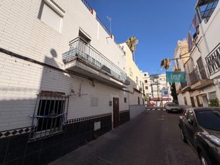 Casa  Calle marco polo 4. Gran oportunidad en la plata! casa de 2 plantas  azotea con un p