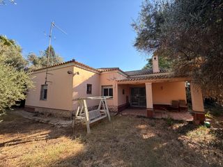 Chalet  Urbanizacion capricho (el) 168. Chalet independiente en una sola planta con 940 m2 de parcela en