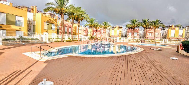 Foto cdeb5ffa-c89d-4248-83a0-c39f200002da. Àtic amb aparcament piscina a Las Marinas - Pueblo Laguna Vera