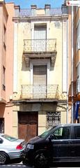 Masia a Torreblanca. Casa señorial para reformar en el centro de la población
