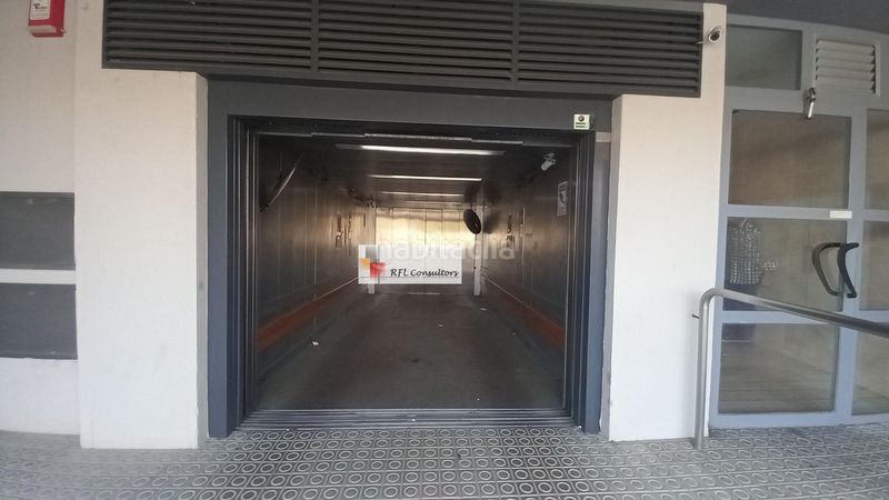 Foto e5810f19-e819-46b6-b611-7d26f4894c72. Aparcament cotxe a Ampolla (L´)