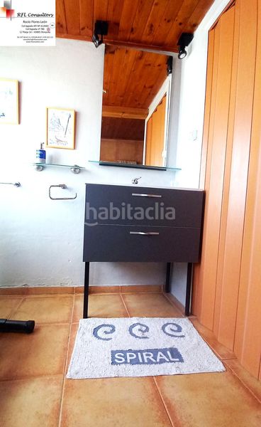 Foto f0d80b3f-bf21-4574-94c8-cf031dfef550. Àtic amb aparcament a Ampolla (L´)