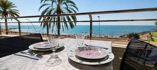 Appartement in Torreblanca. Apartamento en primera linea de playa