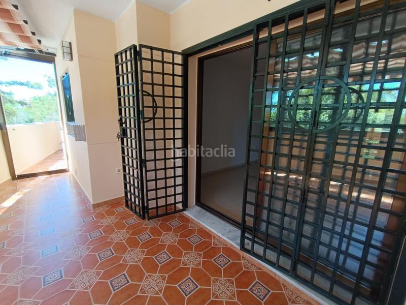 Foto 8cec693f-98a0-4f06-b92c-45cf5cc271e3. Piso  en venta en El Pinillo, 4 dormitorios. en Torremolinos