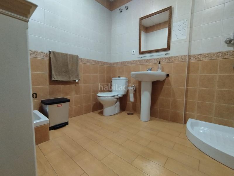 Foto 8c554a7a-4230-44b4-b573-3fba61ed7720. Alquiler local comercial local com. en alquiler , 3 despachos. en Mairena del Alcor