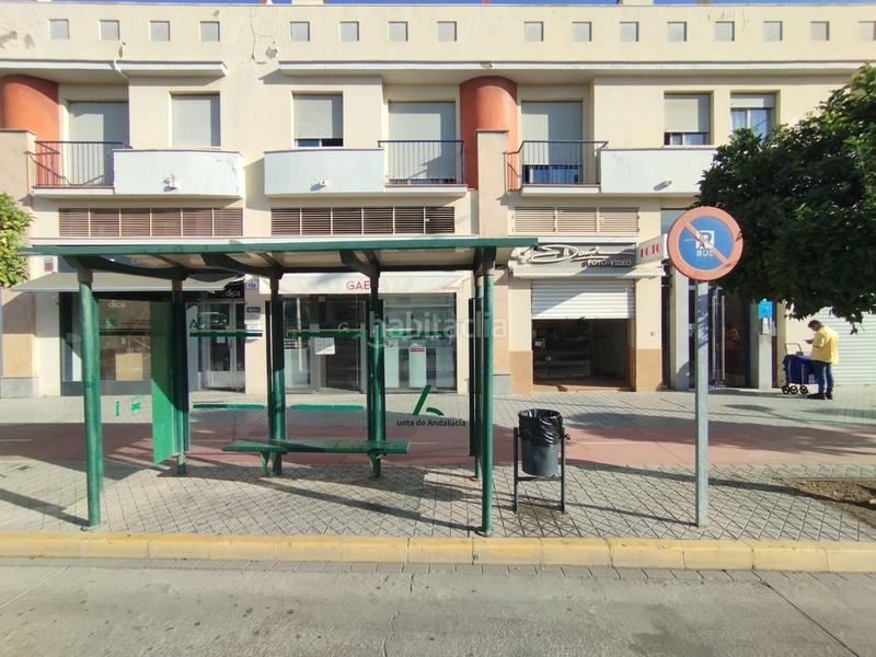 Foto a08186d4-0eb2-4bc6-b200-8dbff87c62c8. Alquiler local comercial local com. en alquiler , 3 despachos. en Mairena del Alcor