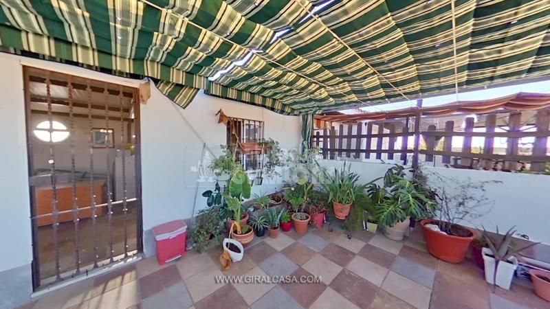 Foto 8cab329f-c65b-47d3-80c6-730e32c5702d. Reihenhaus mit heizung parking in Mairena del Alcor