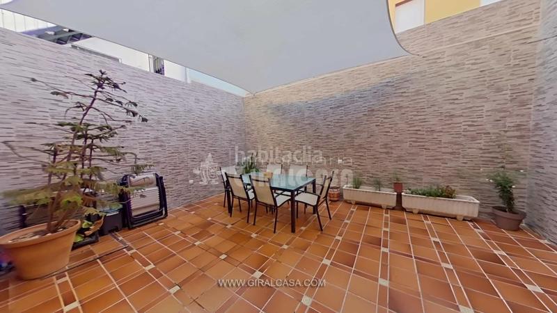 Foto cc22f6fc-b22c-4297-abf0-be70d2da260f. Reihenhaus mit heizung parking in Mairena del Alcor