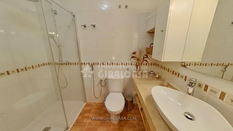 Foto eb7d0e4a-f549-4df4-8108-a2cec3055392. Reihenhaus mit heizung parking in Mairena del Alcor