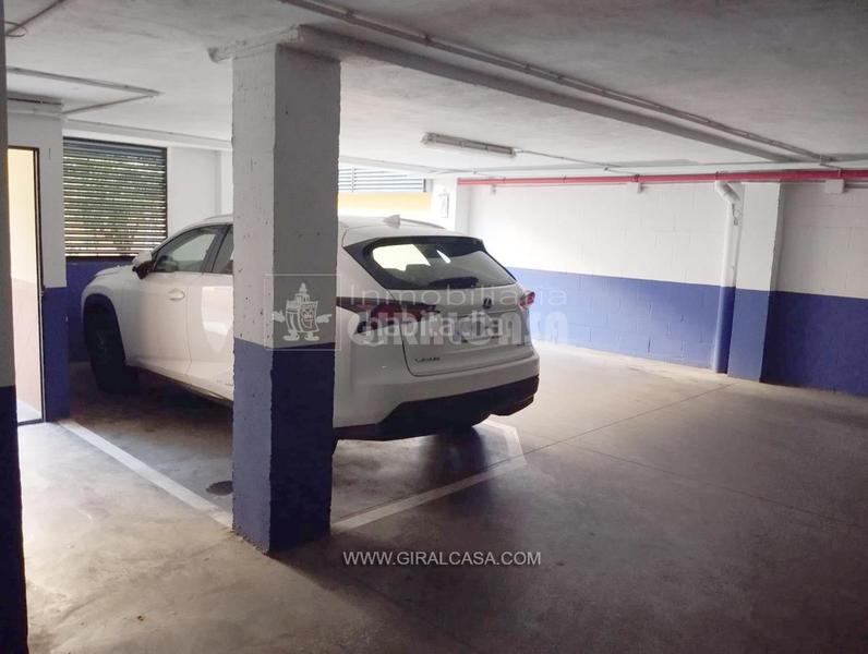 Foto cbadab8f-08b6-4ee5-a48e-012df8fb747a. Aparcament cotxe a madueño de los aires 2 a Centro Alcalá de Guadaira