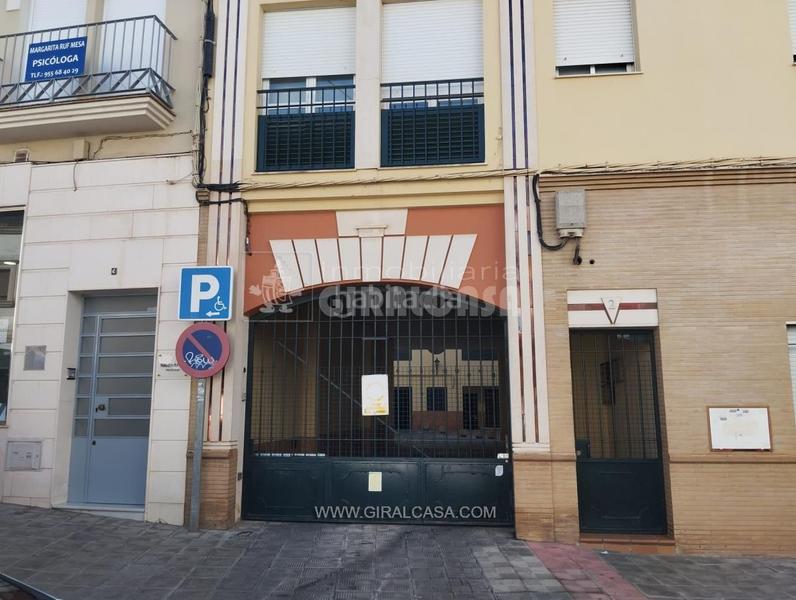 Foto e39706fd-0c0d-4473-891b-e06d257a2e53. Aparcament cotxe a madueño de los aires 2 a Centro Alcalá de Guadaira