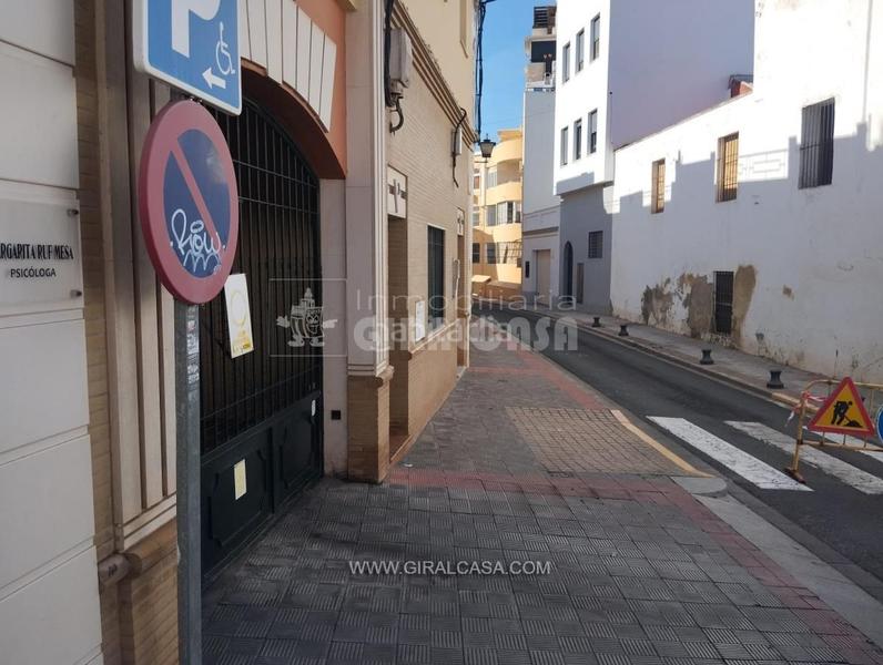 Foto ed4d997a-4d44-47e8-b13d-6a1a1ceb51a8. Aparcament cotxe a madueño de los aires 2 a Centro Alcalá de Guadaira