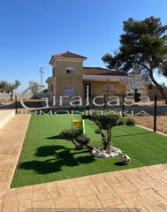 Chalet à Carmona. Chalet en venta en urbanizaciones  las monjas, 5 dormitorios.