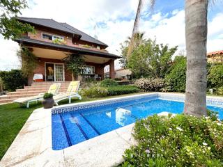 House in Carrer de joan rebull 38. Espectacular con piscina privada