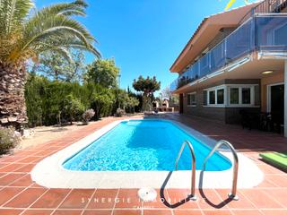 Casa  Carrer josé de sucre. Con piscina