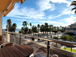 Pis  Avinguda de la diputació. En el puerto de cambrils