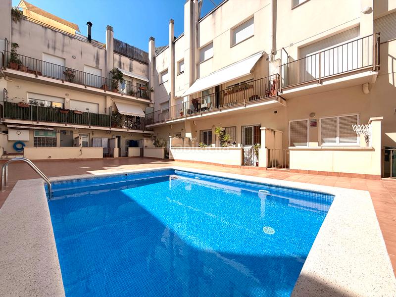 Foto 09c0a000-9e23-4484-bdf4-7236d04cc02b. Casa adossada amb calefacció aparcament piscina a Reus