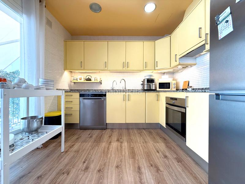 Foto 0f834f63-2e0e-4b39-ad09-2254e7f34f55. Casa adossada amb calefacció aparcament piscina a Reus