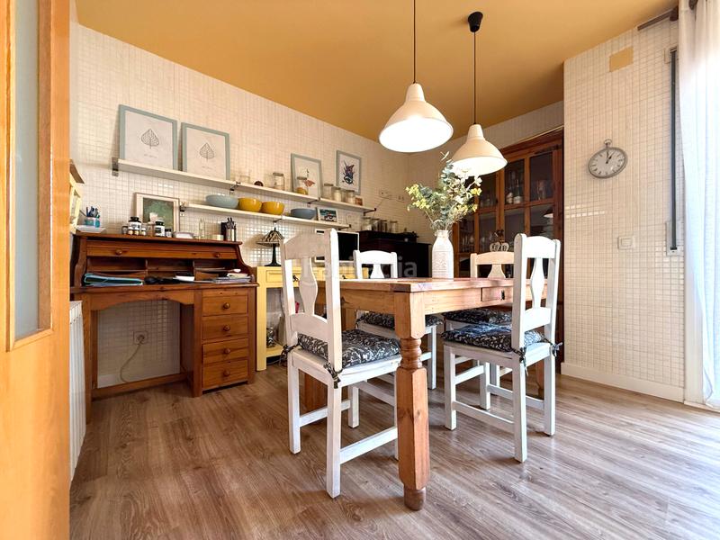 Foto 1c1c4e5e-9f8c-44bd-9d5e-f5783733e116. Casa adossada amb calefacció aparcament piscina a Reus