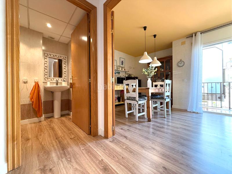 Foto b304149a-38cf-428d-bae7-0e145da81d37. Casa adossada amb calefacció aparcament piscina a Reus