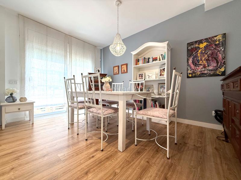 Foto ba775e3b-543b-40cf-9bc4-f59b21b44911. Casa adossada amb calefacció aparcament piscina a Reus