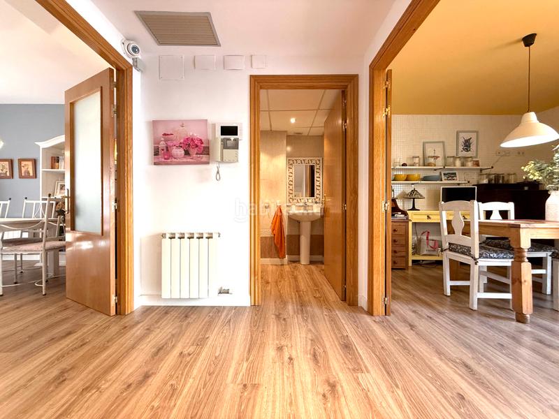 Foto c4c5dd66-6daf-4bf8-98fe-a882654934b9. Casa adossada amb calefacció aparcament piscina a Reus