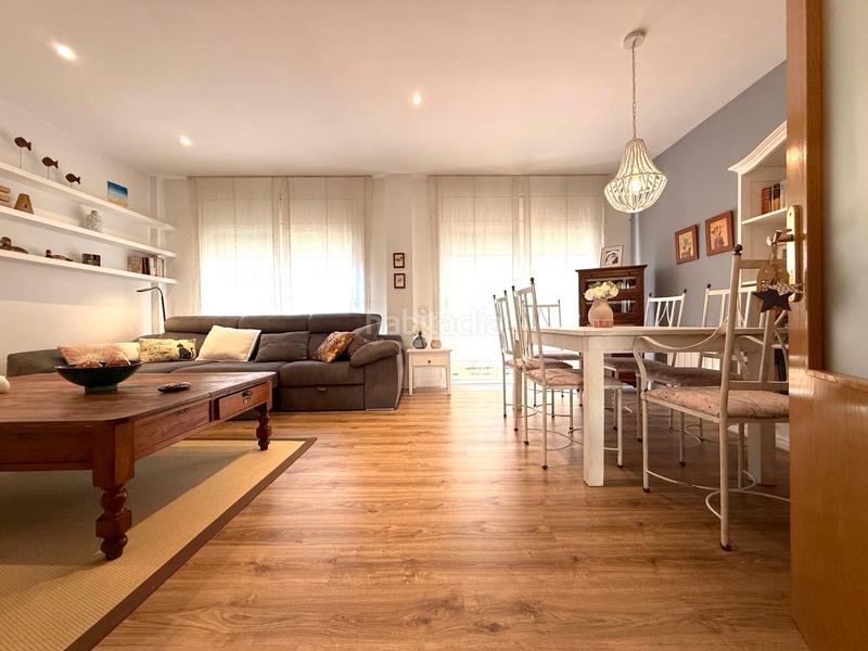 Foto c537e460-1183-44f8-8e6c-3f5a475c8ad6. Casa adossada amb calefacció aparcament piscina a Reus