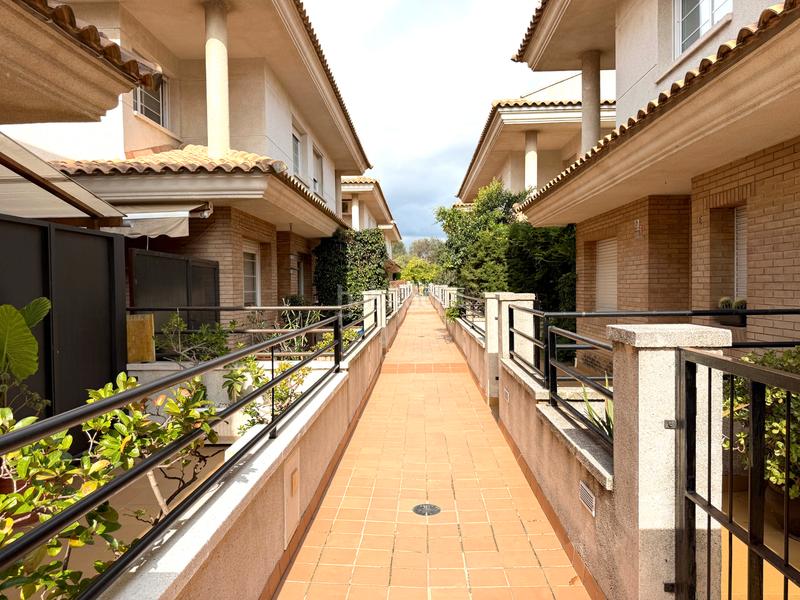 Foto 759841d8-1488-4fde-be16-cc763c2b1314. Casa aparellada amb calefacció aparcament a Regueral - Prat d'en Forés Cambrils