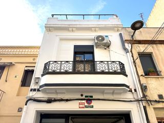 Maison jumelée  Carrer de sant roc. Casa entre medianeras de 218 m² con garaje, vivienda reformada y