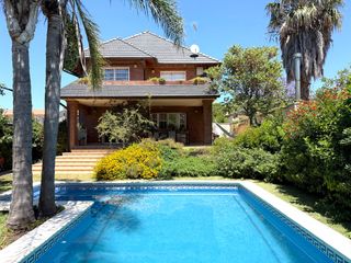 Chalet  Carrer de josep clarà. Espectacular chalet con piscina privada en cambrils!