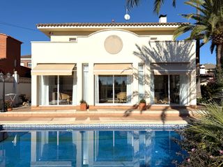 Chalet in Carrer Navàs de Tolosa 14