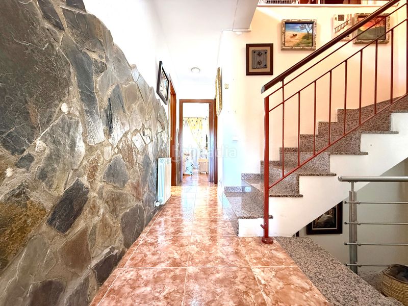 Foto 4b61212f-f6fc-4521-87f0-d026ef9d9625. Casa adossada amb calefacció aparcament a Perafort