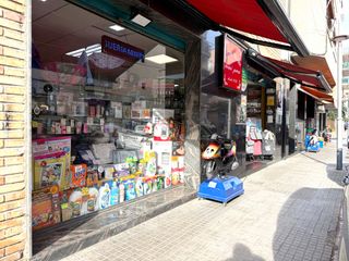 Local Comercial en Carrer Vint-i-u 54
