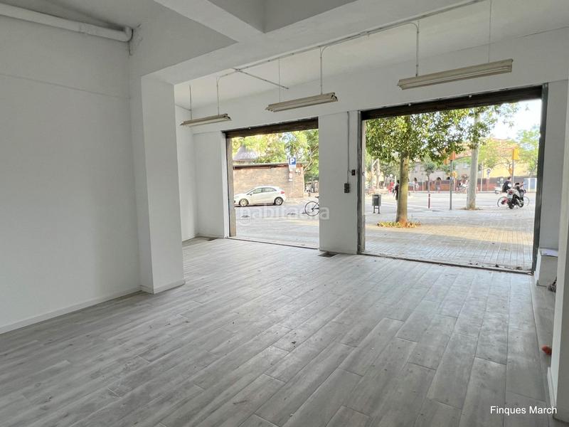 Foto 0539c831-8b16-4053-9e45-c2a60857a5c7. Alquiler local comercial local esquinero en felipe ii en Barcelona