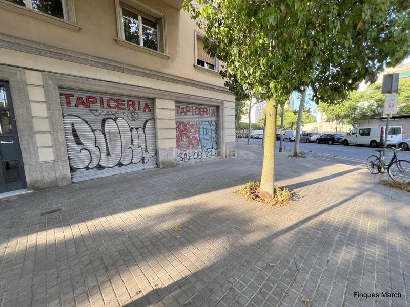 Foto 056dfbab-5f2d-4077-b9ed-073864fffe65. Alquiler local comercial local esquinero en felipe ii en Barcelona