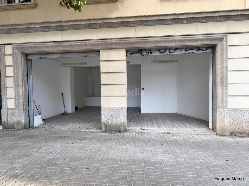 Foto 0d10d1cd-04da-40d2-ac2f-392cf7238aa0. Alquiler local comercial local esquinero en felipe ii en Barcelona